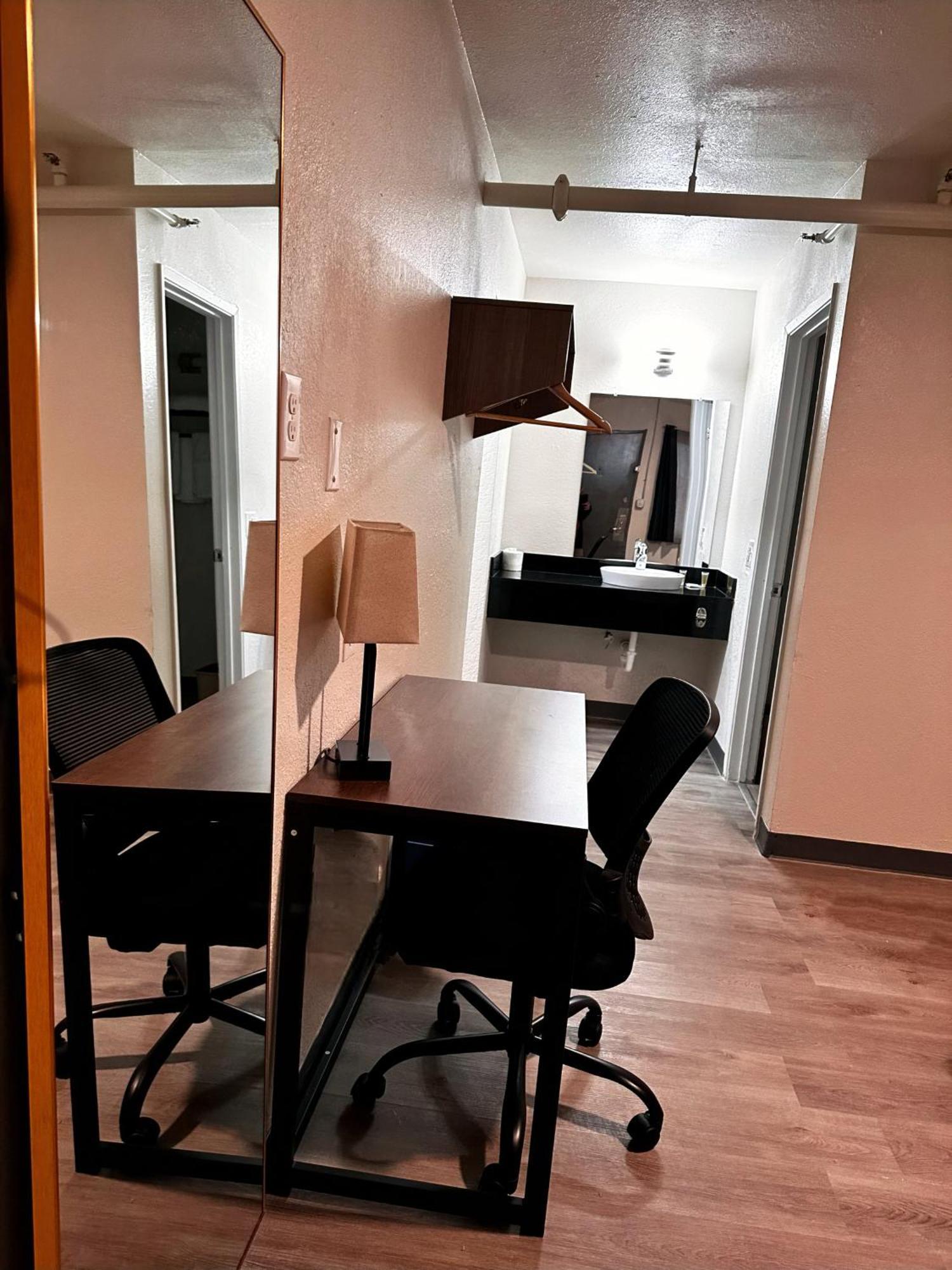 Studio City Suites, A Travelodge By Wyndham テクサーカナ エクステリア 写真