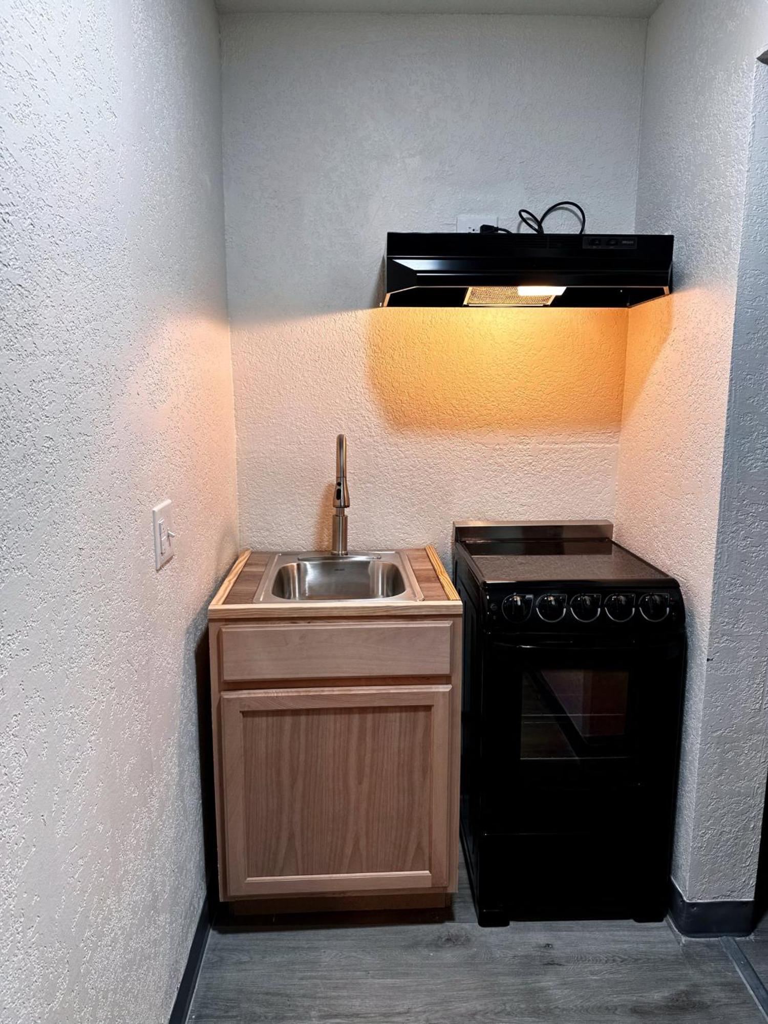 Studio City Suites, A Travelodge By Wyndham テクサーカナ エクステリア 写真