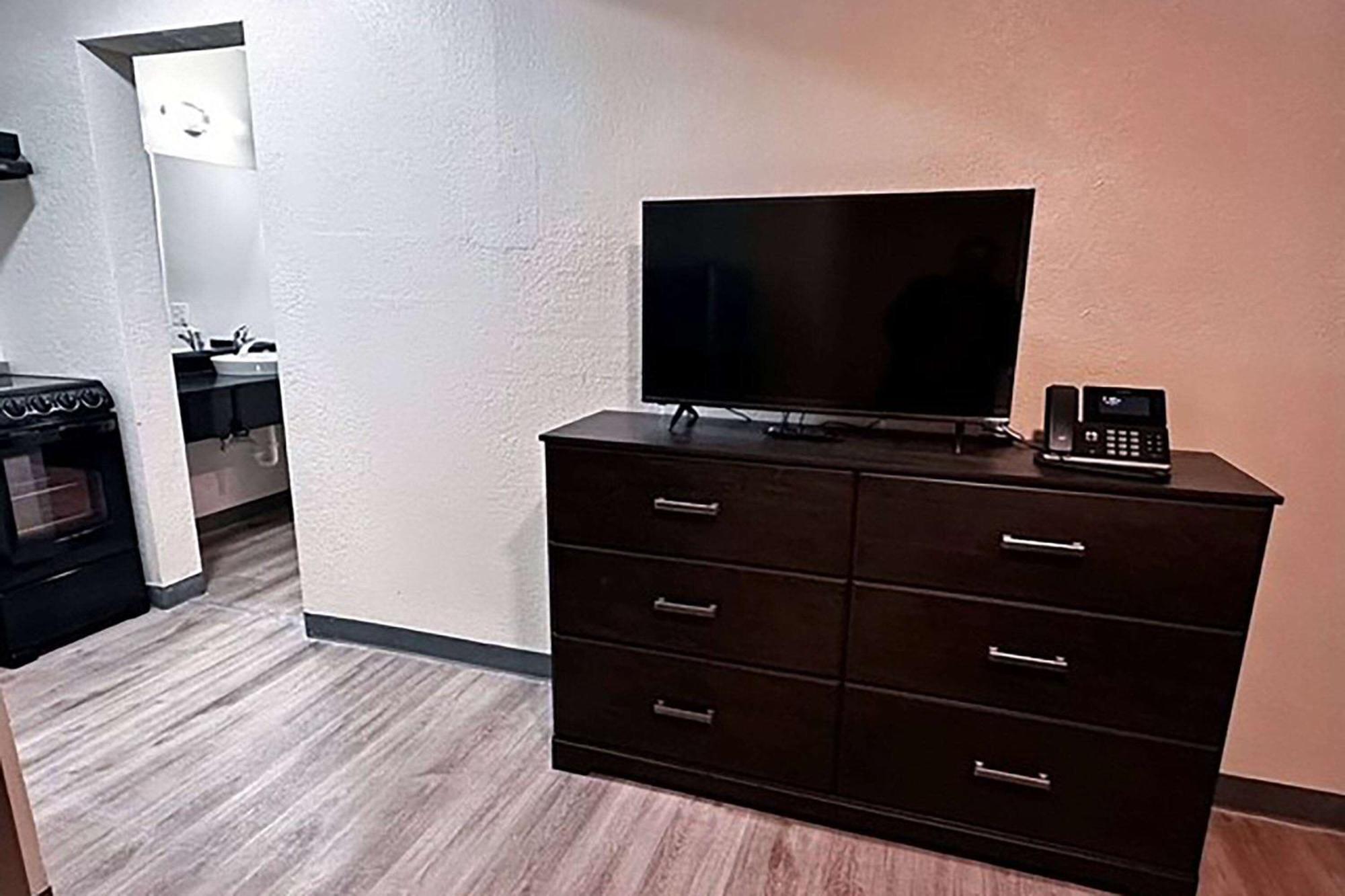 Studio City Suites, A Travelodge By Wyndham テクサーカナ エクステリア 写真