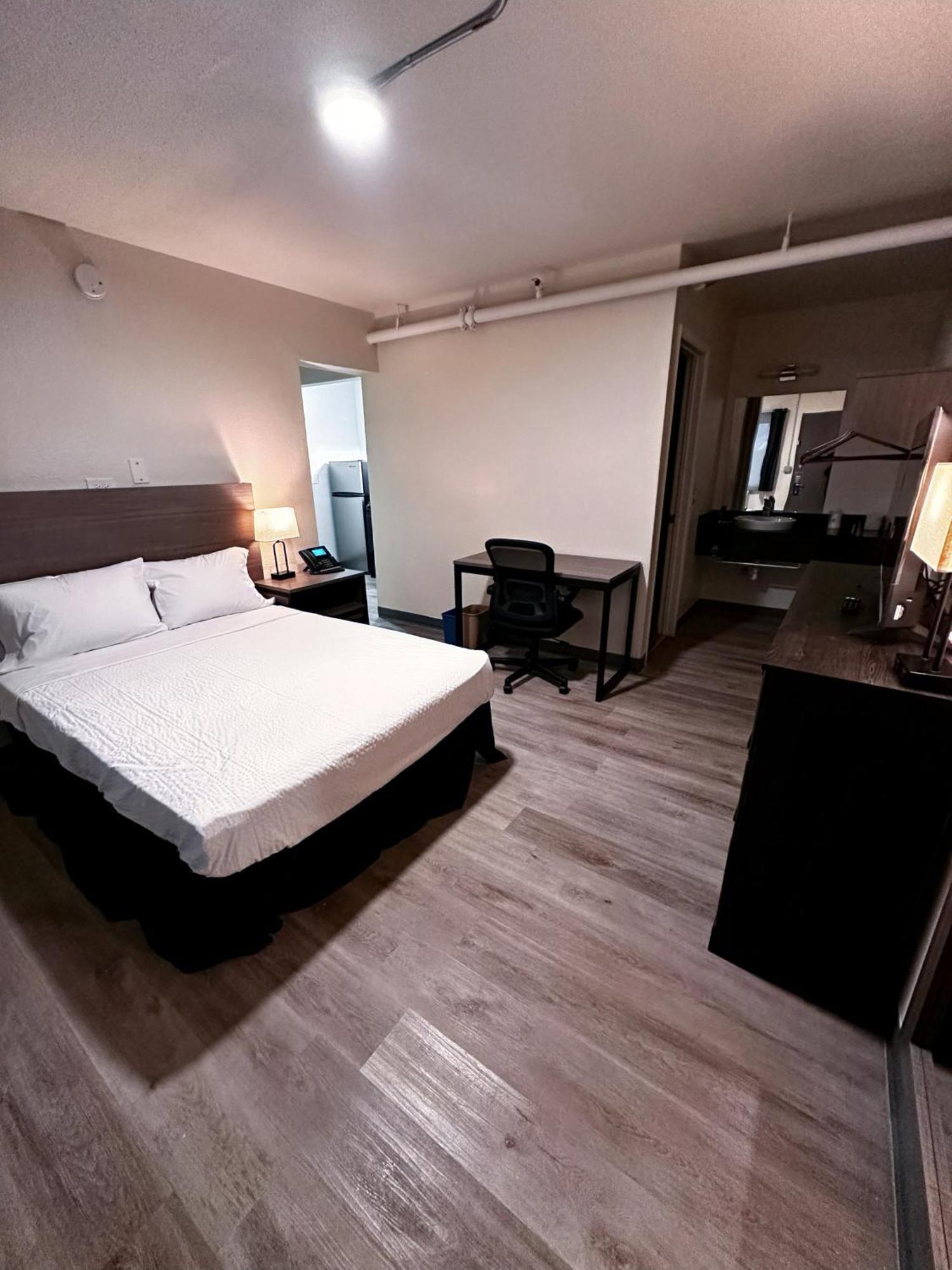 Studio City Suites, A Travelodge By Wyndham テクサーカナ エクステリア 写真