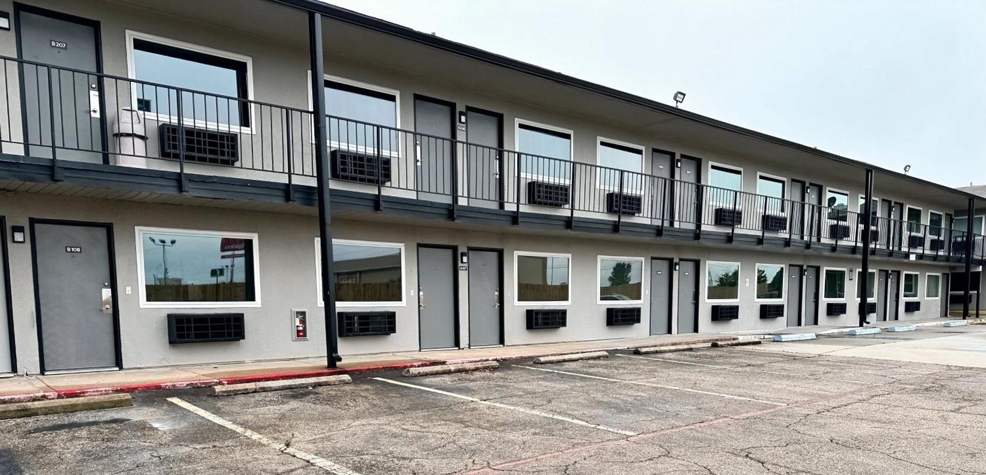 Studio City Suites, A Travelodge By Wyndham テクサーカナ エクステリア 写真
